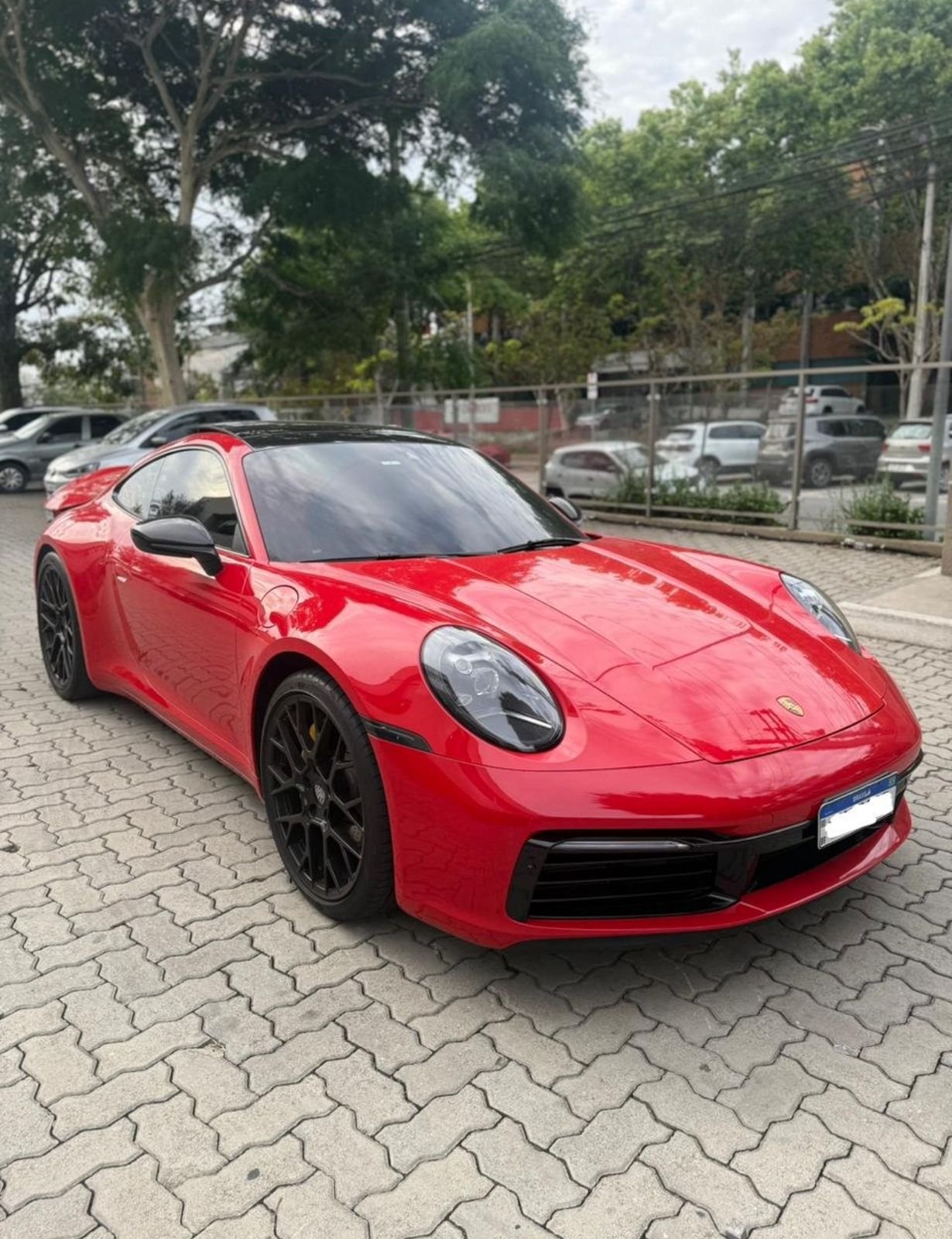 Porsche 911 arrematado em leilão judicial